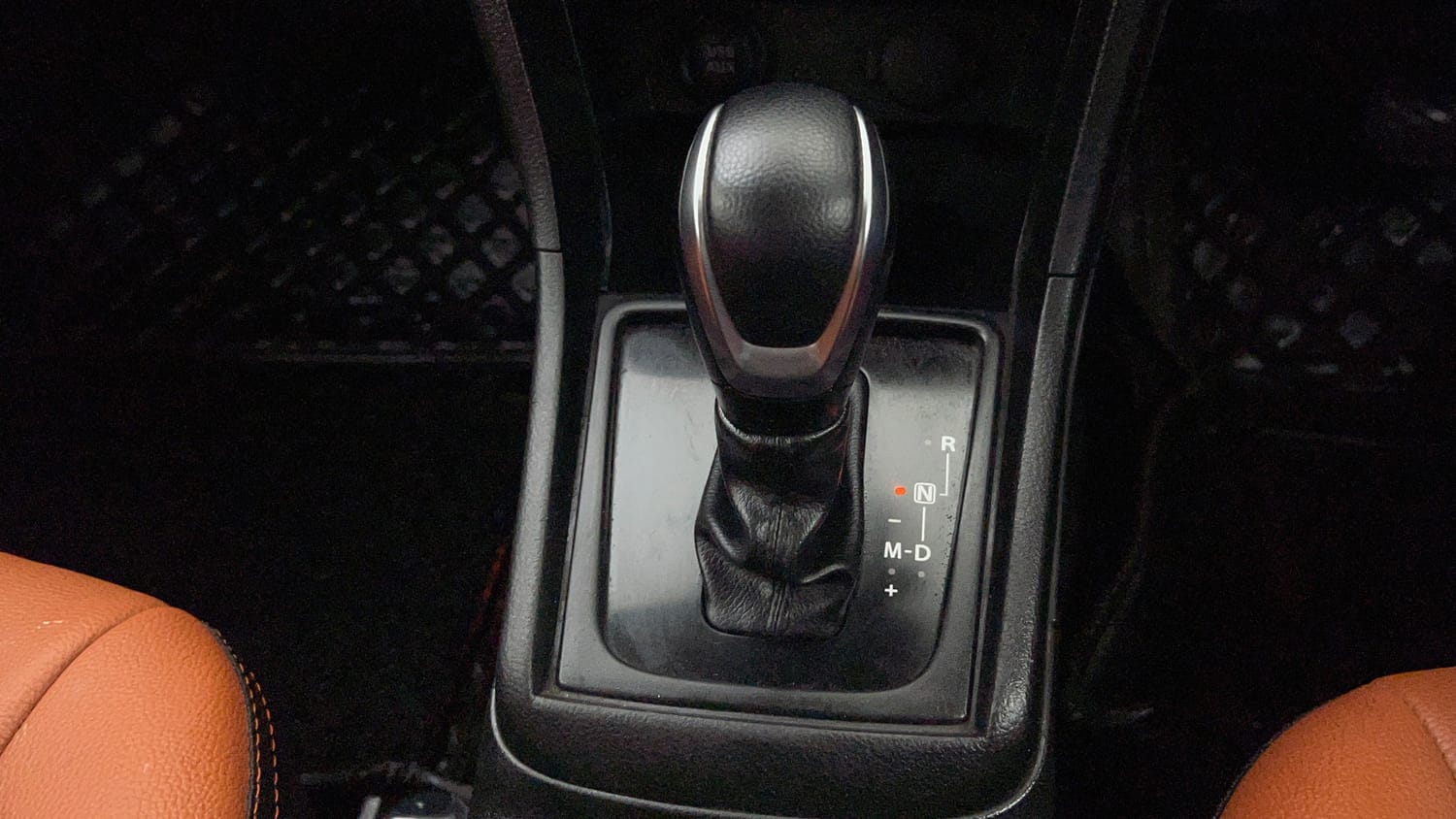 Used 2018 maruti-suzuki Vitara Brezza ZDi Plus Dual Tone AGS Diesel Automatic interior GEAR  KNOB VIEW