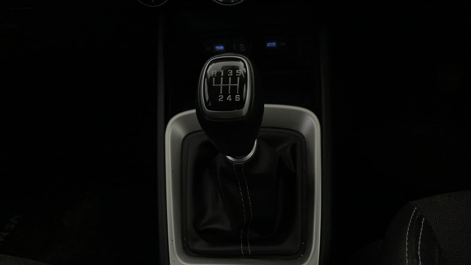 Used 2022 Hyundai Venue SX (O) 1.0 Turbo iMT Petrol Manual interior GEAR  KNOB VIEW