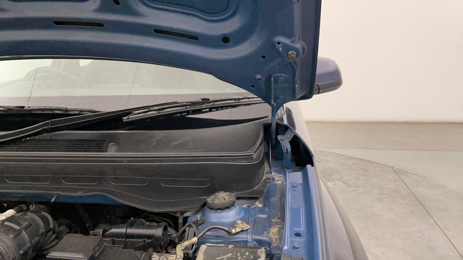Used 2022 Hyundai Venue SX (O) 1.0 Turbo iMT Petrol Manual engine ENGINE LEFT SIDE HINGE & APRON VIEW