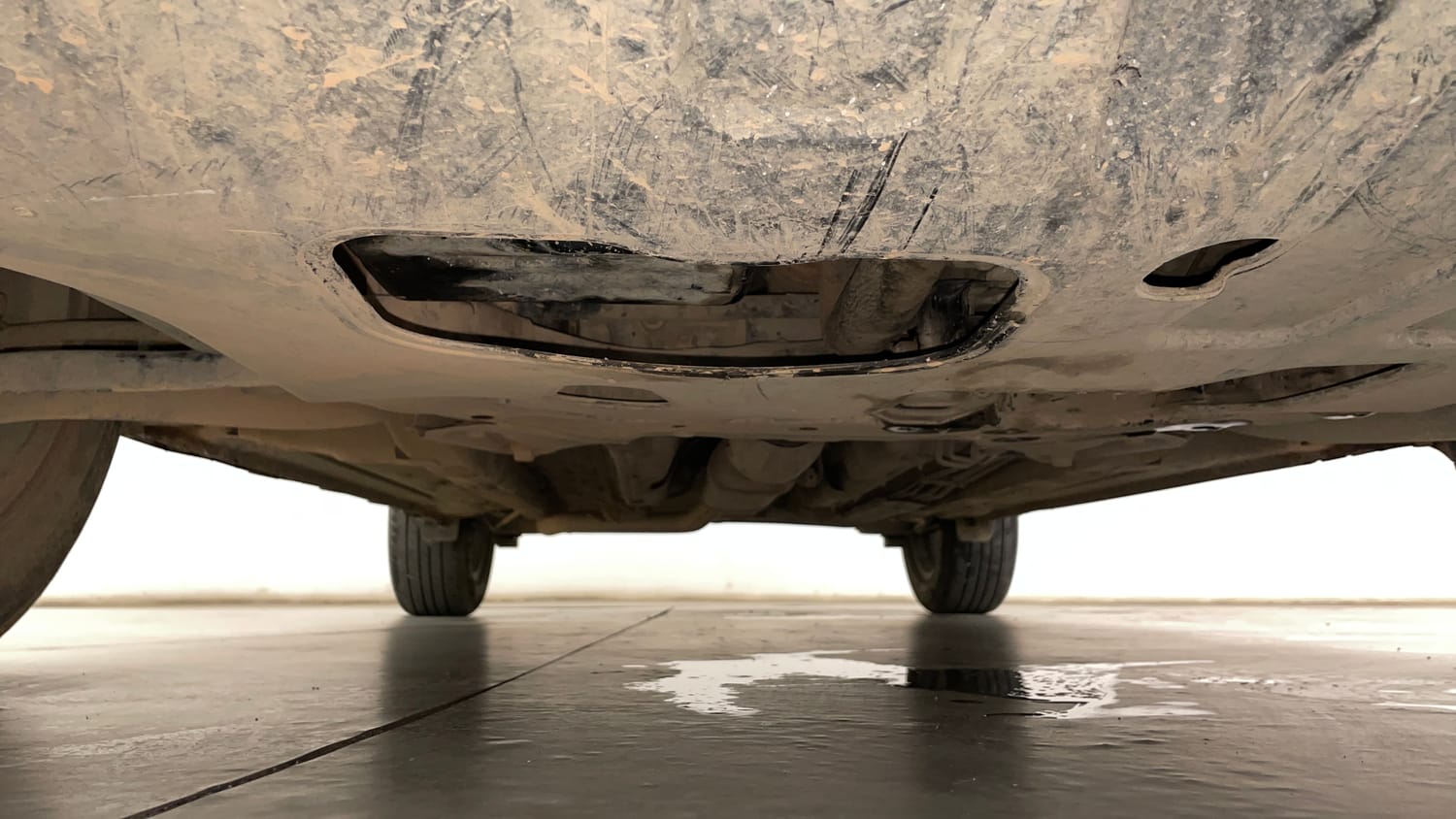 Used 2022 Hyundai Venue SX (O) 1.0 Turbo iMT Petrol Manual extra FRONT LEFT UNDERBODY VIEW