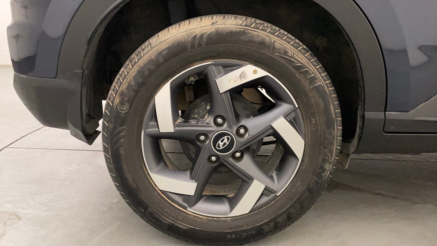 Used 2022 Hyundai Venue SX (O) 1.0 Turbo iMT Petrol Manual tyres RIGHT REAR TYRE RIM VIEW