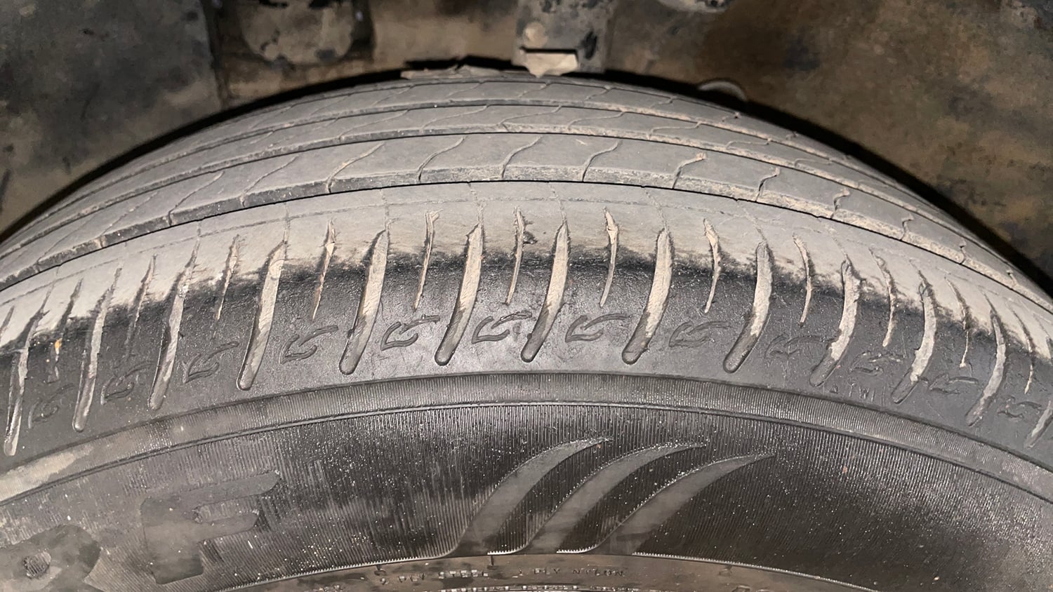 Used 2022 Hyundai Venue SX (O) 1.0 Turbo iMT Petrol Manual tyres LEFT FRONT TYRE TREAD VIEW