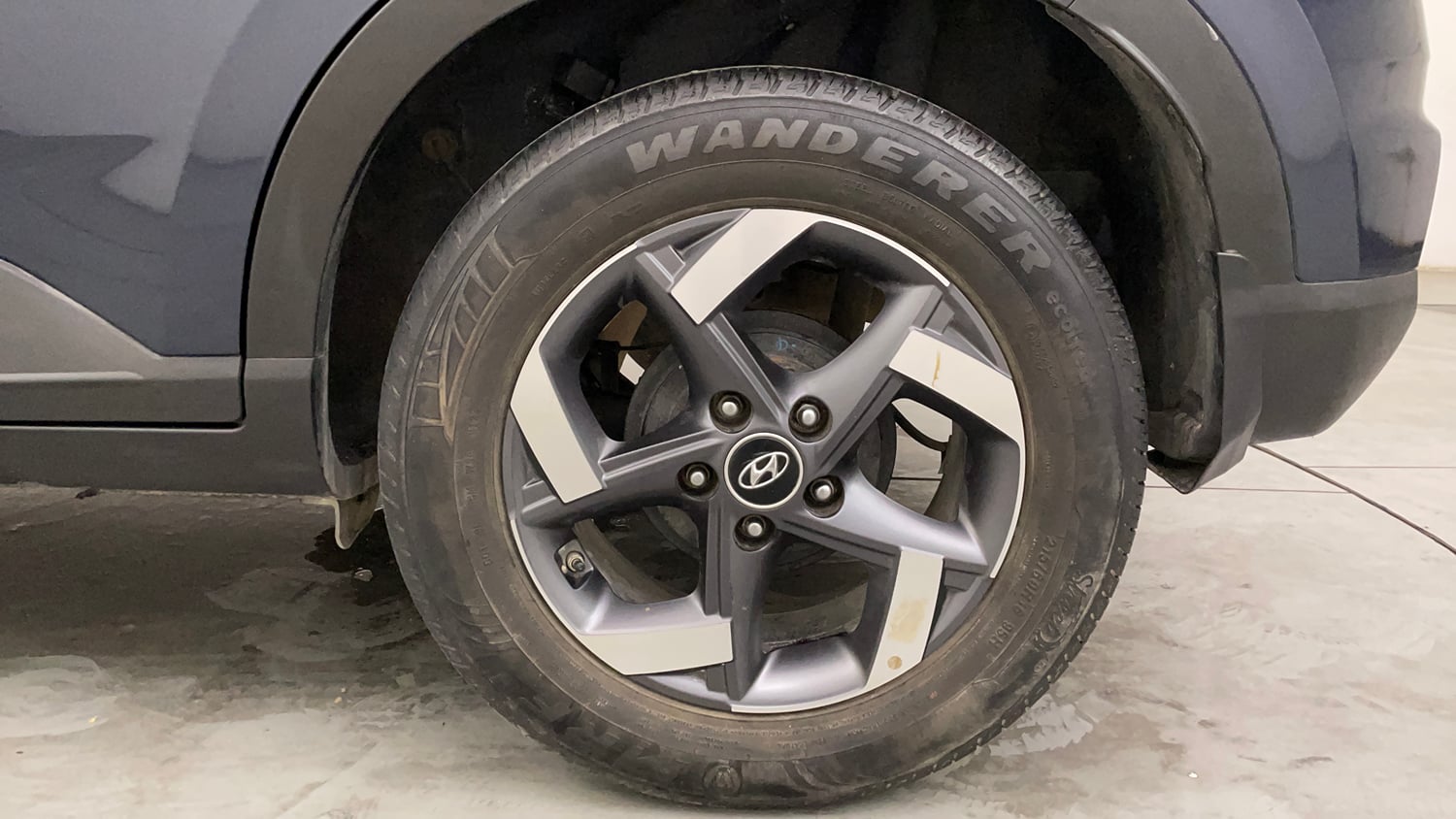 Used 2022 Hyundai Venue SX (O) 1.0 Turbo iMT Petrol Manual tyres LEFT REAR TYRE RIM VIEW