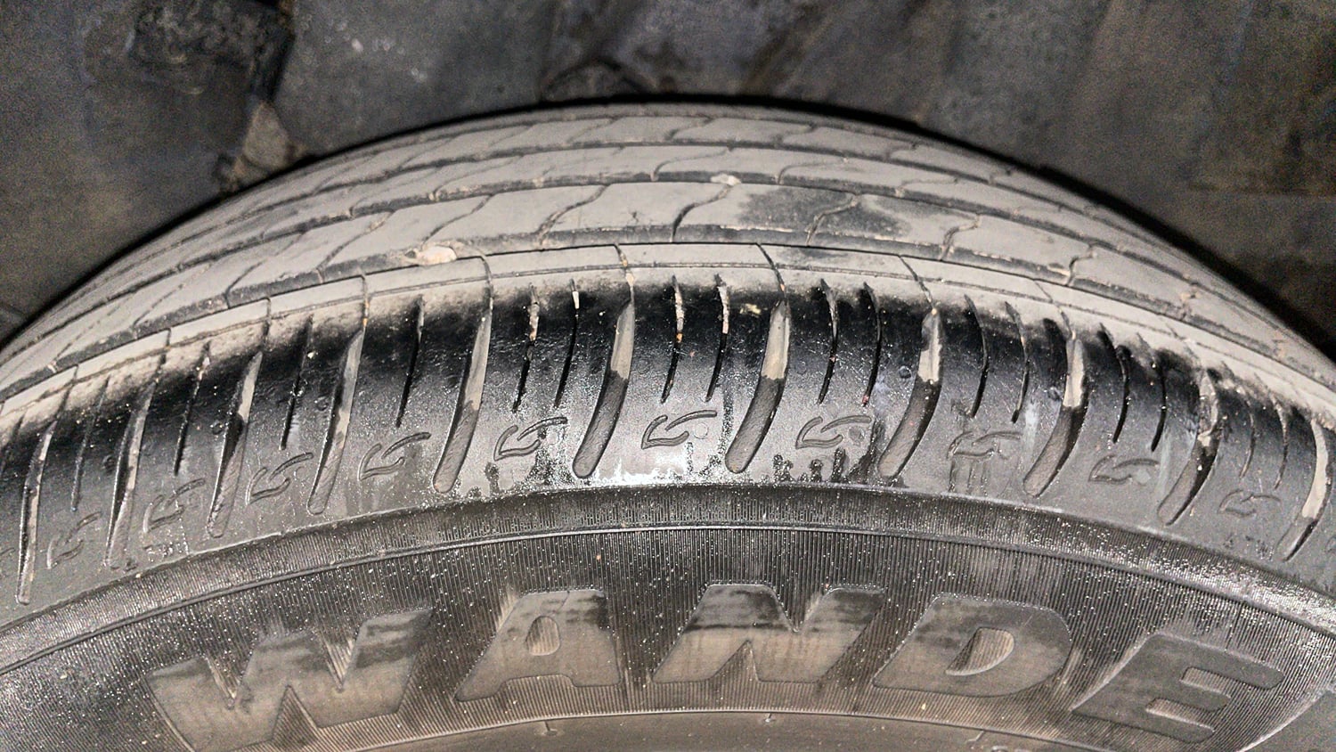 Used 2022 Hyundai Venue SX (O) 1.0 Turbo iMT Petrol Manual tyres LEFT REAR TYRE TREAD VIEW