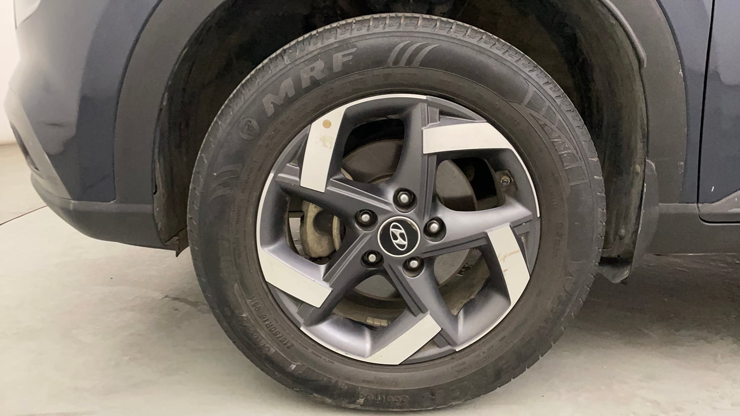 Used 2022 Hyundai Venue SX (O) 1.0 Turbo iMT Petrol Manual tyres LEFT FRONT TYRE RIM VIEW