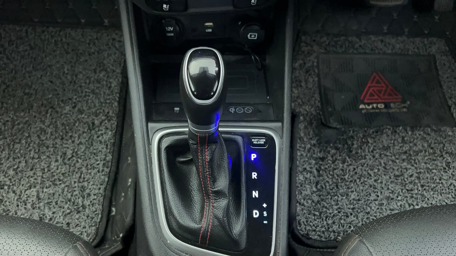 Used 2022 Hyundai Verna SX (O) 1.0 Turbo DCT Petrol Automatic interior GEAR  KNOB VIEW