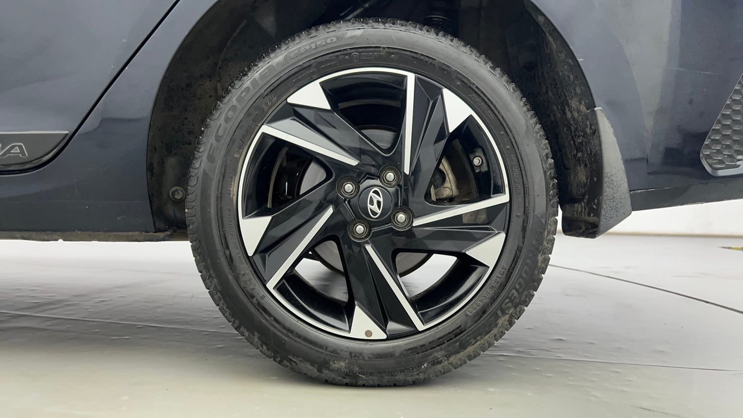Used 2022 Hyundai Verna SX (O) 1.0 Turbo DCT Petrol Automatic tyres LEFT REAR TYRE RIM VIEW