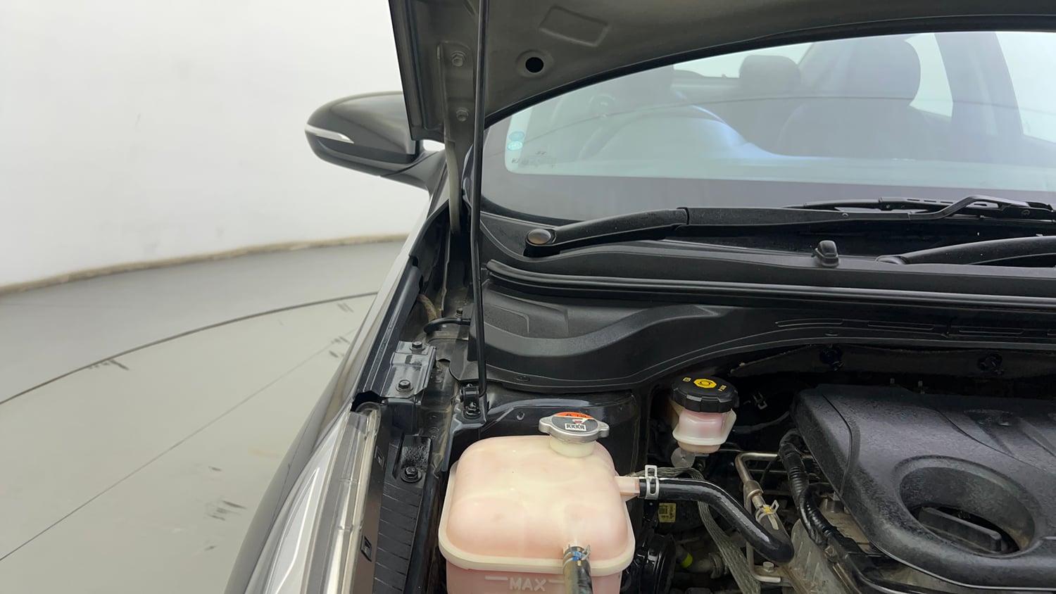 Used 2022 Hyundai Verna SX (O) 1.0 Turbo DCT Petrol Automatic engine ENGINE RIGHT SIDE HINGE & APRON VIEW