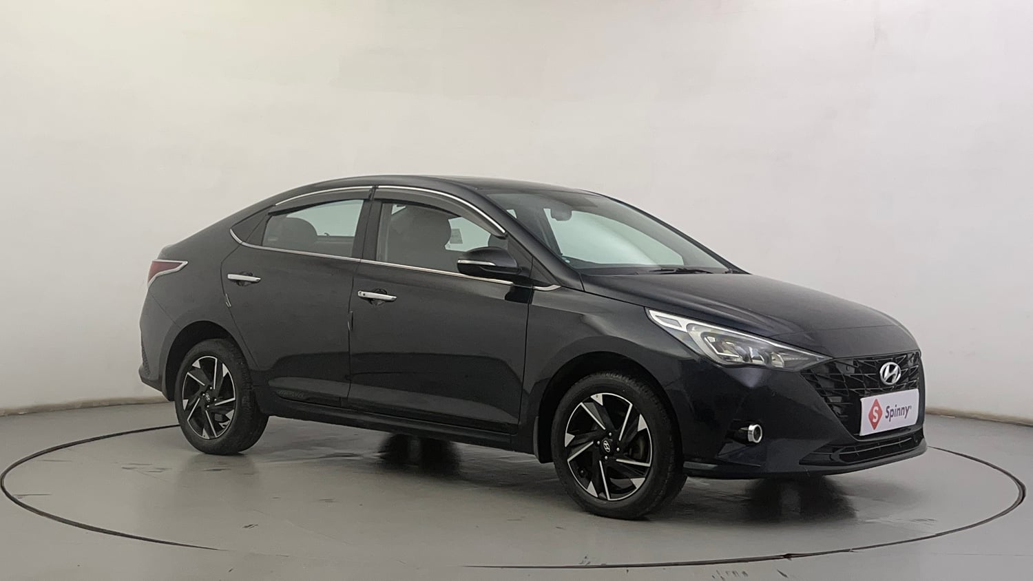 Used 2022 Hyundai Verna SX (O) 1.0 Turbo DCT Petrol Automatic exterior RIGHT FRONT CORNER VIEW