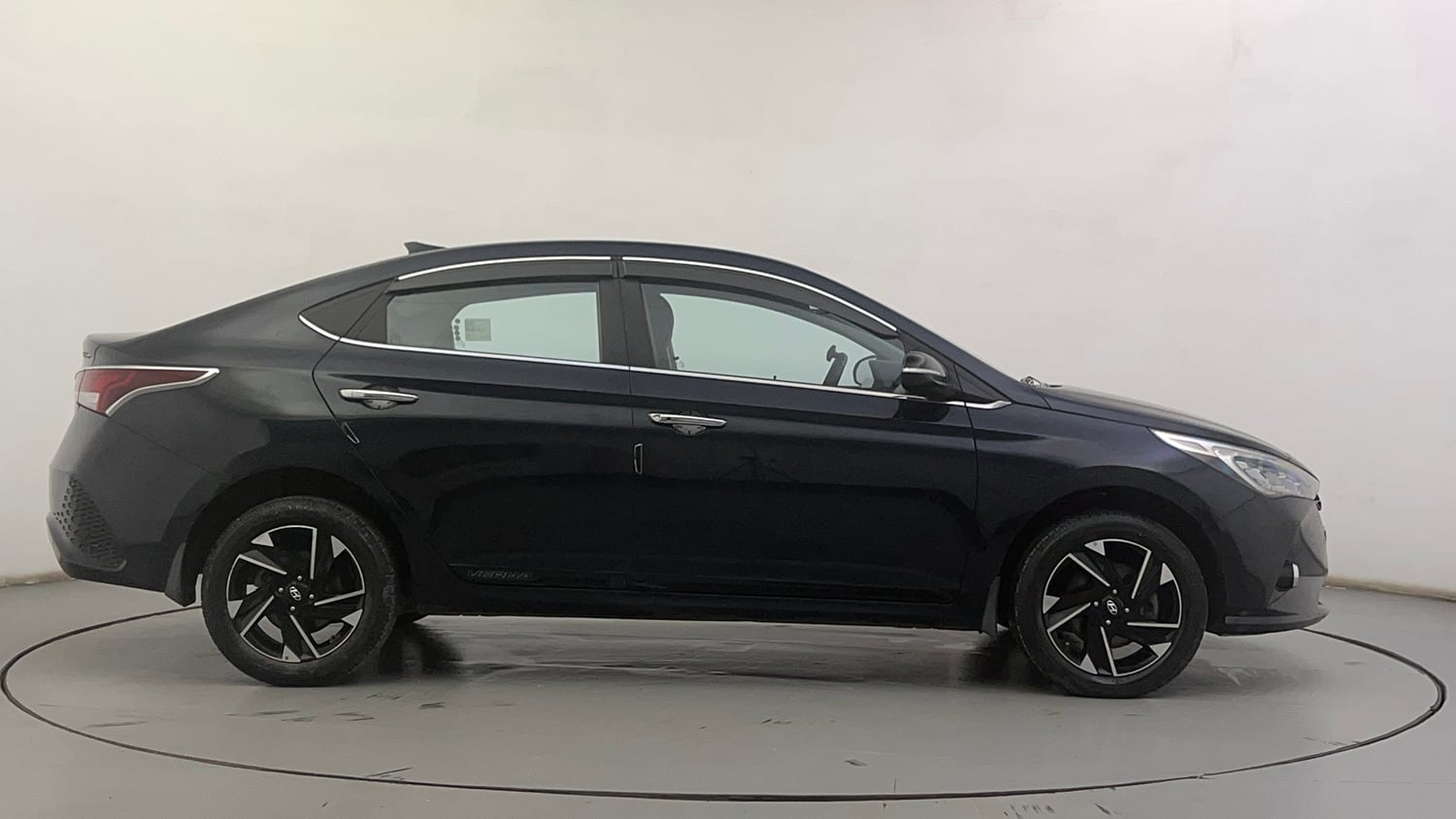 Used 2022 Hyundai Verna SX (O) 1.0 Turbo DCT Petrol Automatic exterior RIGHT SIDE VIEW