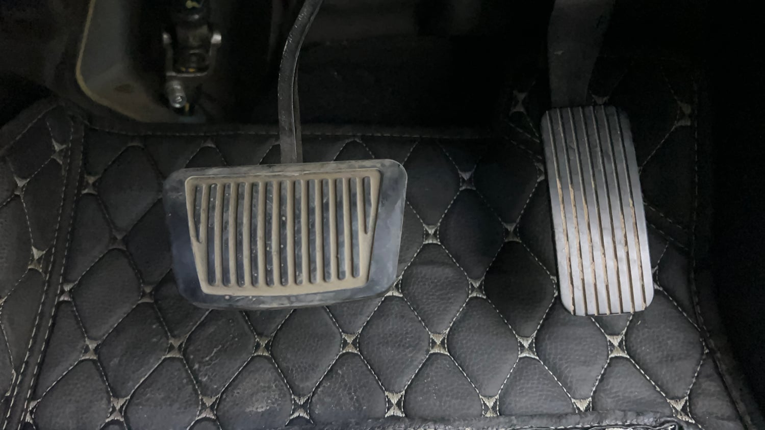 Used 2022 Hyundai Verna SX (O) 1.0 Turbo DCT Petrol Automatic interior PEDALS VIEW