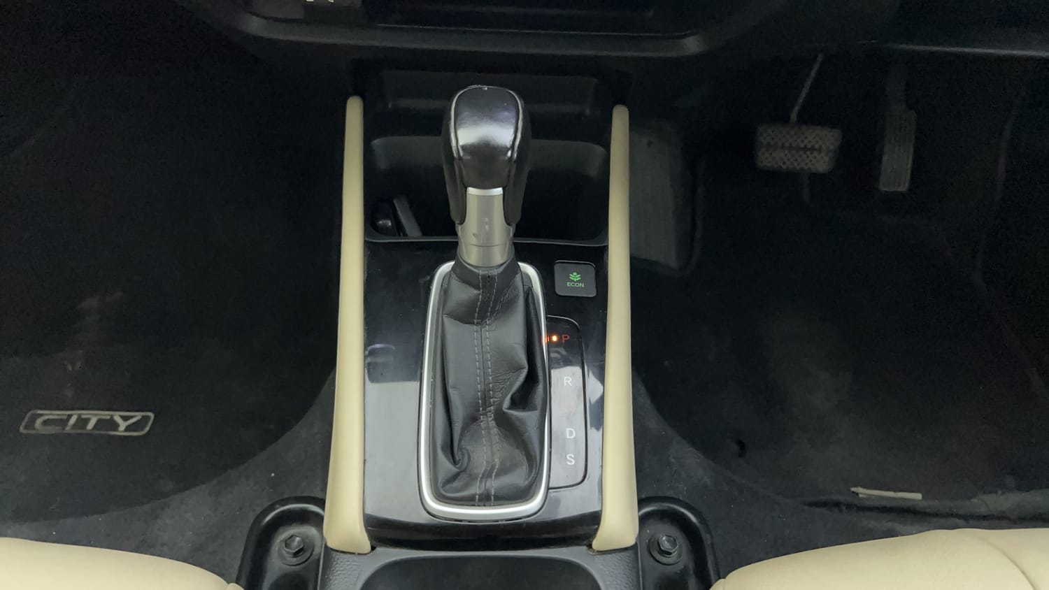 Used 2023 Honda City ZX CVT Petrol Petrol Automatic interior GEAR  KNOB VIEW