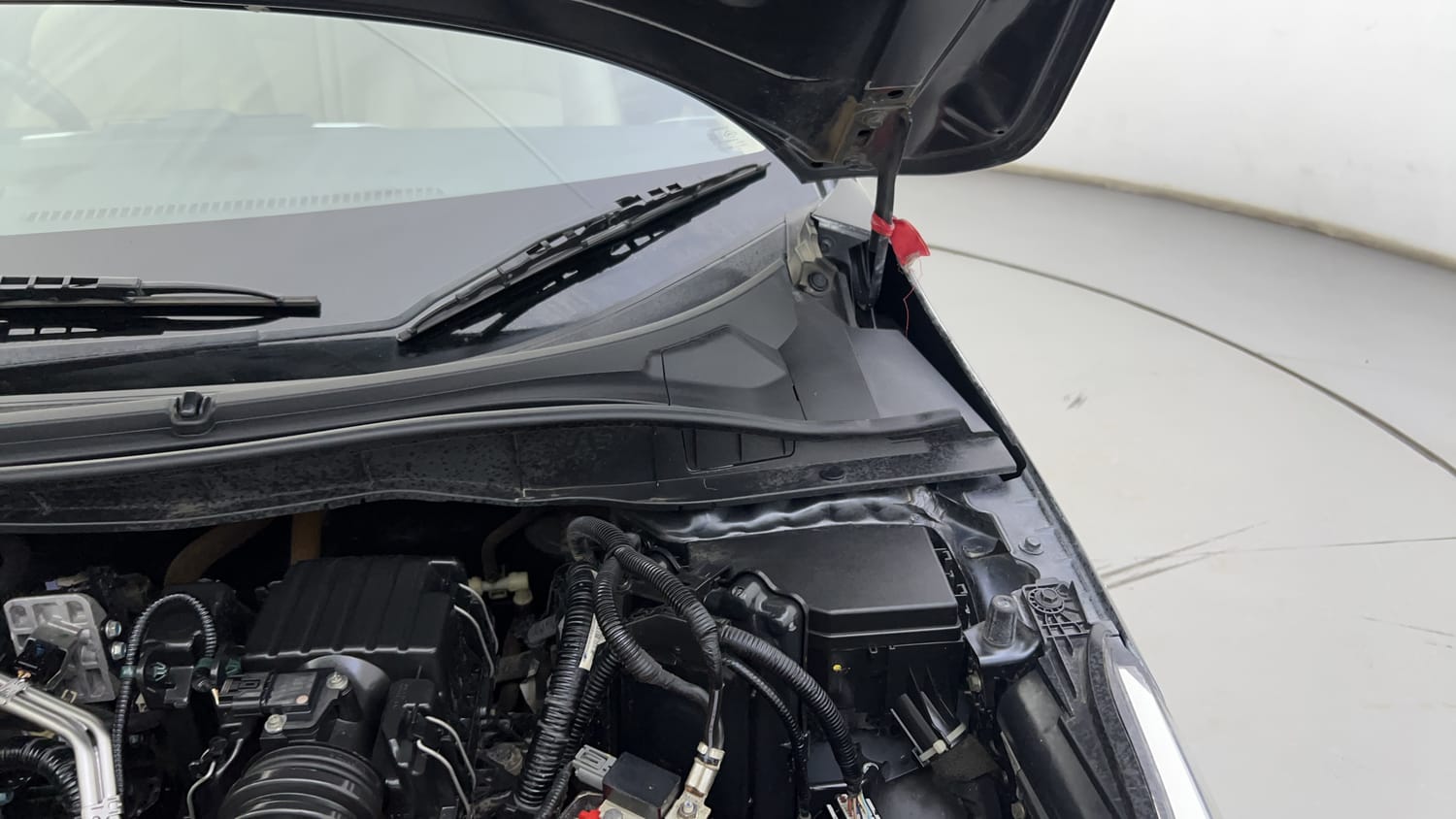 Used 2023 Honda City ZX CVT Petrol Petrol Automatic engine ENGINE LEFT SIDE HINGE & APRON VIEW
