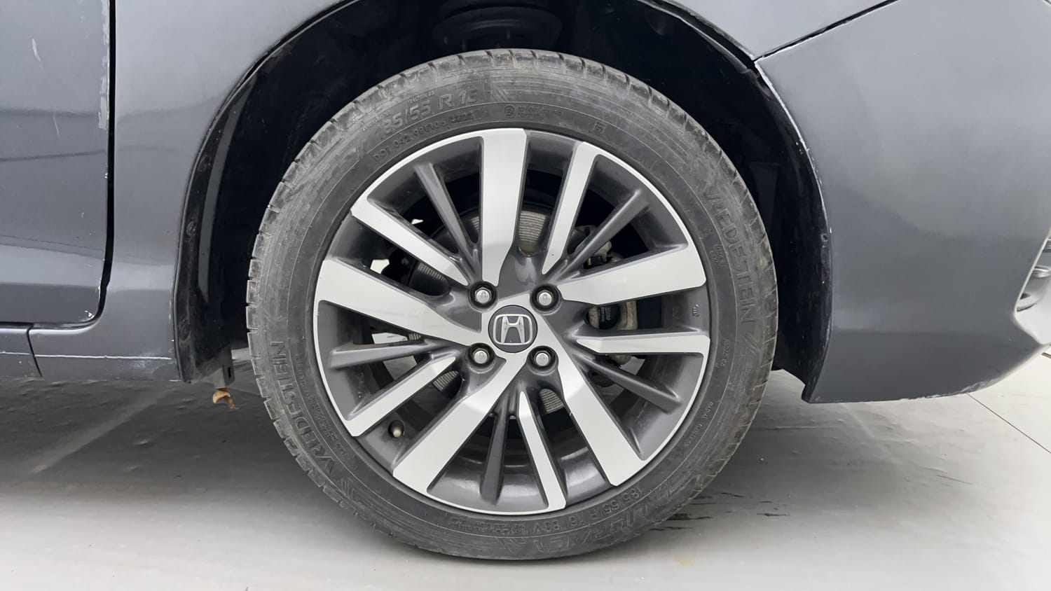 Used 2023 Honda City ZX CVT Petrol Petrol Automatic tyres RIGHT FRONT TYRE RIM VIEW