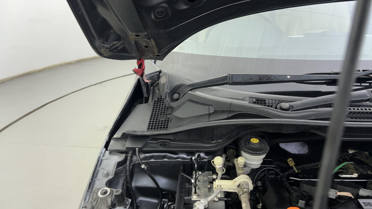 Used 2023 Honda City ZX CVT Petrol Petrol Automatic engine ENGINE RIGHT SIDE HINGE & APRON VIEW