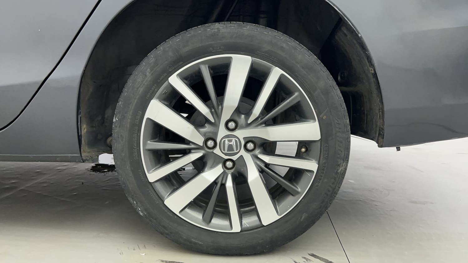 Used 2023 Honda City ZX CVT Petrol Petrol Automatic tyres LEFT REAR TYRE RIM VIEW