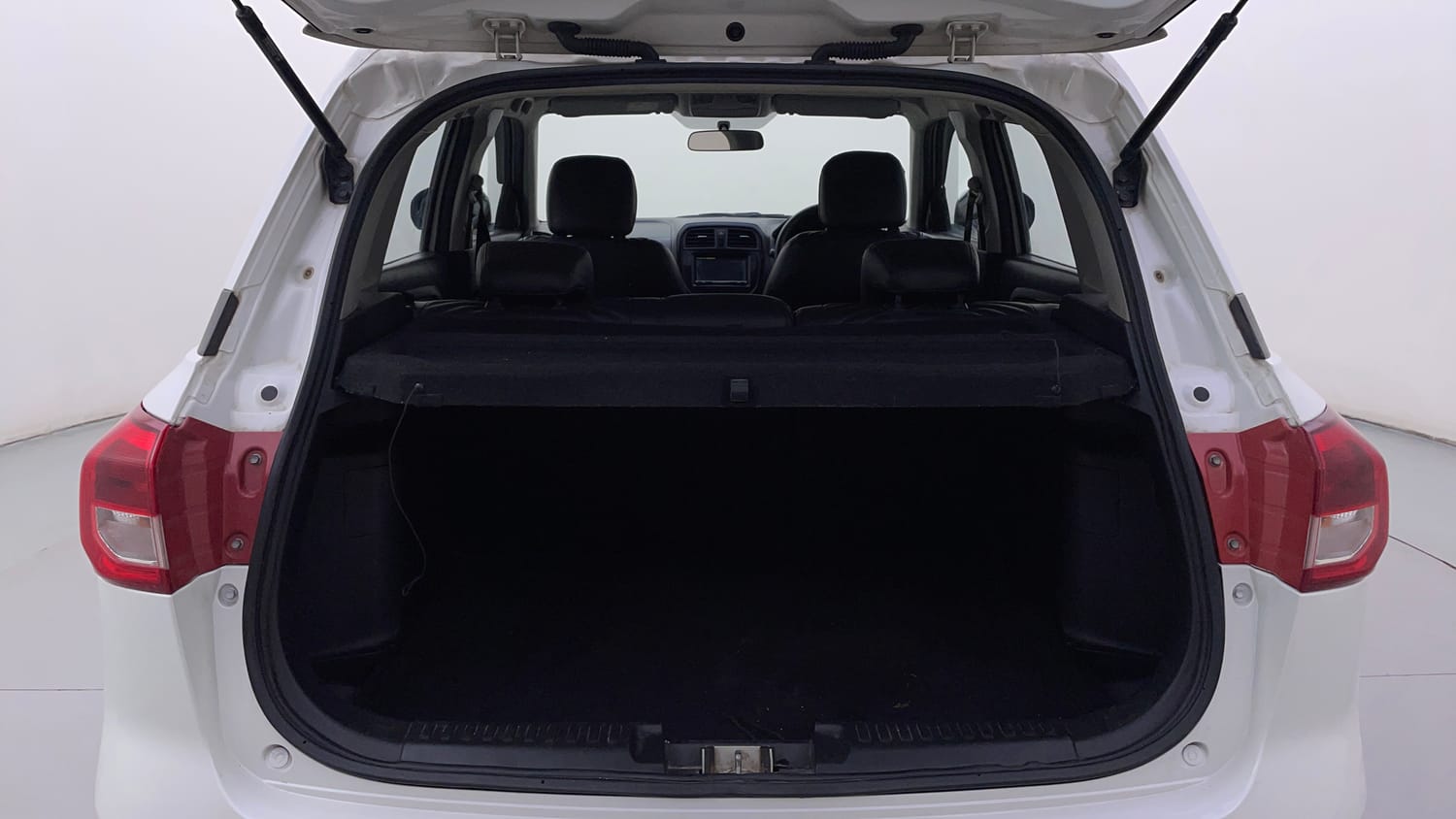 Used 2019 maruti-suzuki Vitara Brezza ZDi AGS Diesel Automatic interior DICKY INSIDE VIEW