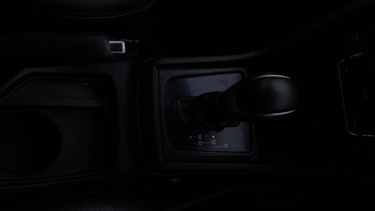 Used 2019 maruti-suzuki Vitara Brezza ZDi AGS Diesel Automatic interior GEAR  KNOB VIEW