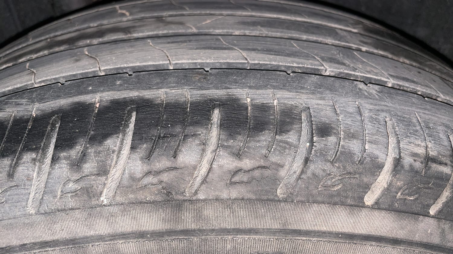 Used 2019 maruti-suzuki Vitara Brezza ZDi AGS Diesel Automatic tyres RIGHT REAR TYRE TREAD VIEW