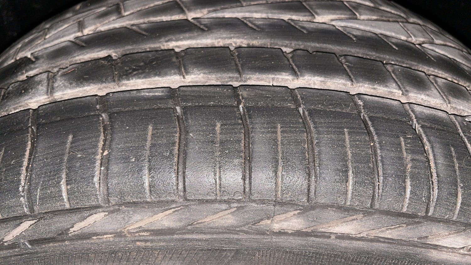 Used 2019 maruti-suzuki Vitara Brezza ZDi AGS Diesel Automatic tyres LEFT FRONT TYRE TREAD VIEW
