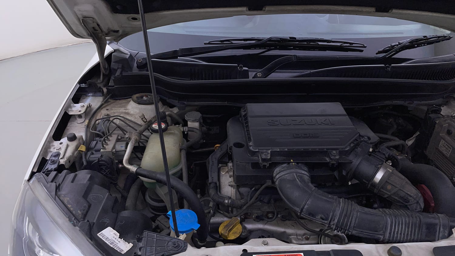 Used 2019 maruti-suzuki Vitara Brezza ZDi AGS Diesel Automatic engine ENGINE RIGHT SIDE HINGE & APRON VIEW