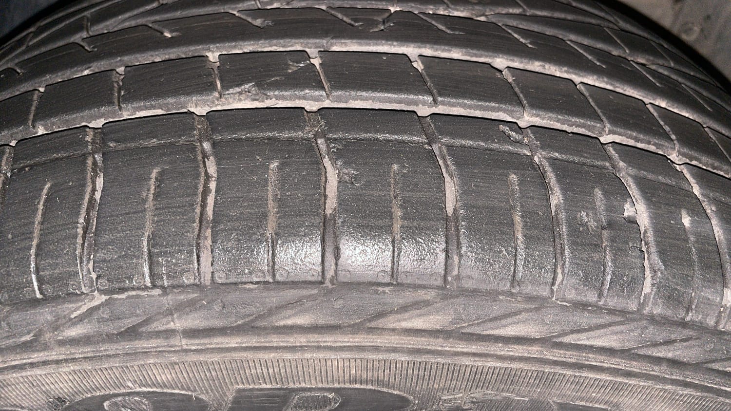 Used 2019 maruti-suzuki Vitara Brezza ZDi AGS Diesel Automatic tyres RIGHT FRONT TYRE TREAD VIEW