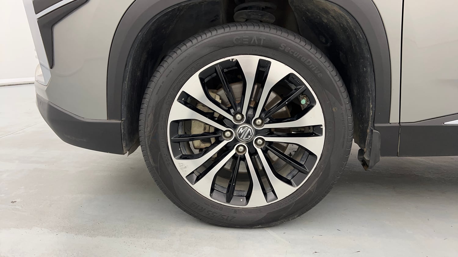 Used 2021 MG Motors Hector Sharp 2.0 Diesel Turbo MT Diesel Manual tyres LEFT FRONT TYRE RIM VIEW