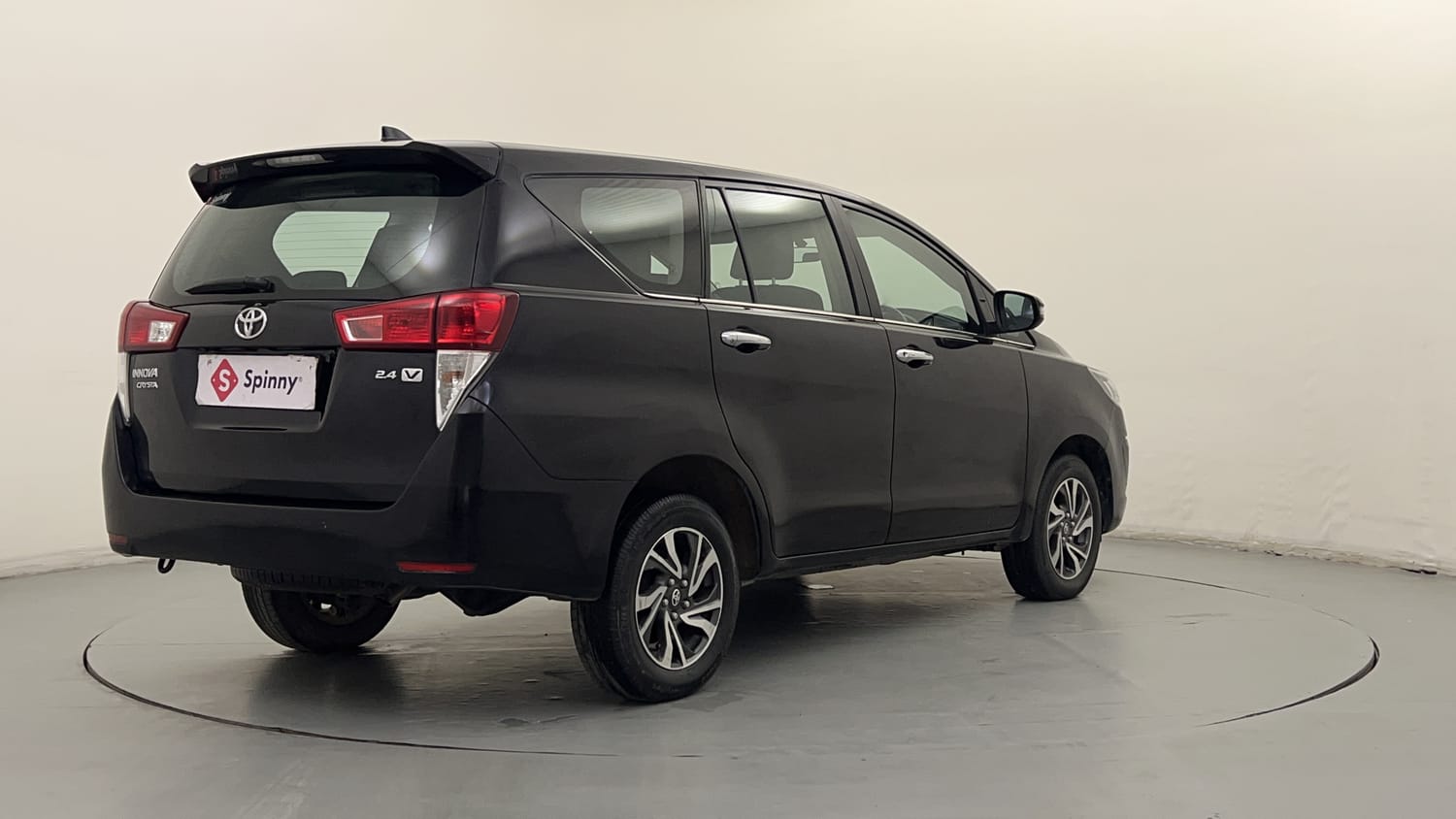 2022 Toyota Innova Crysta 2.4  VX 8 STR-4