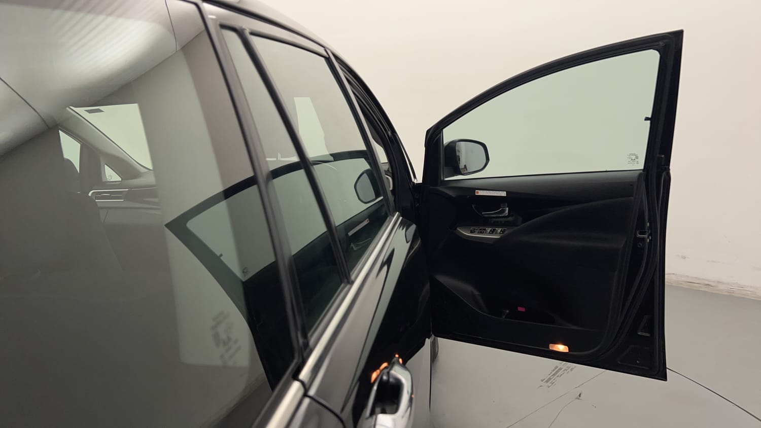 2022 Toyota Innova Crysta 2.4  VX 8 STR-19