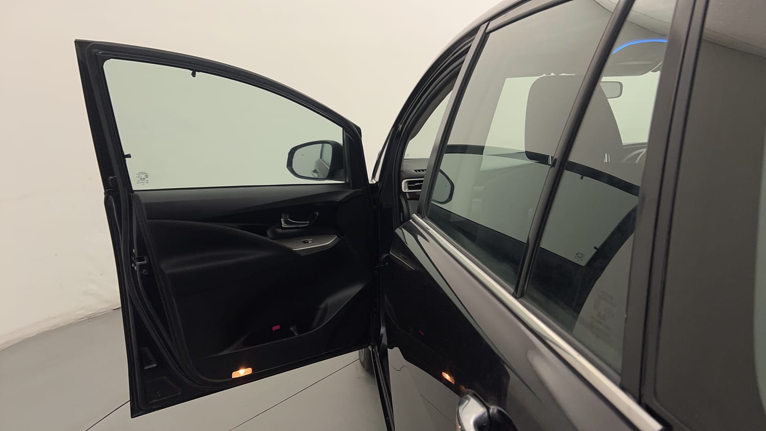 2022 Toyota Innova Crysta 2.4  VX 8 STR-21