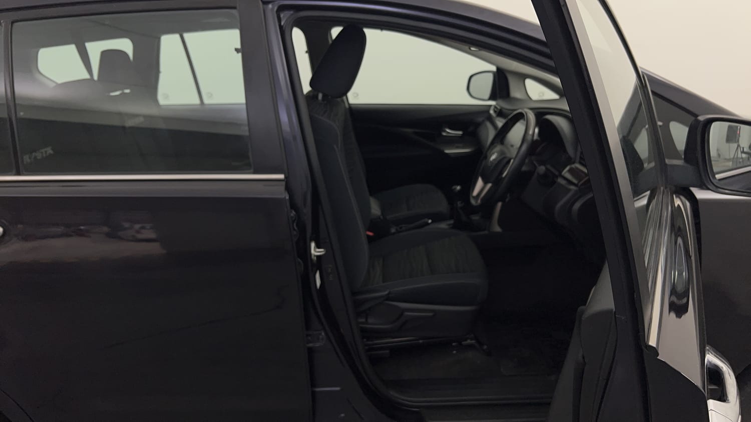 2022 Toyota Innova Crysta 2.4  VX 8 STR-17