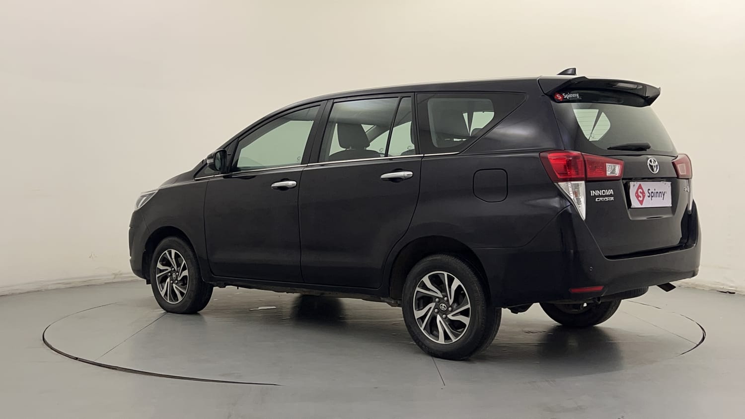 2022 Toyota Innova Crysta 2.4  VX 8 STR-2