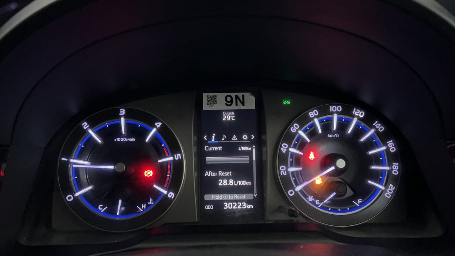 2022 Toyota Innova Crysta 2.4  VX 8 STR-15