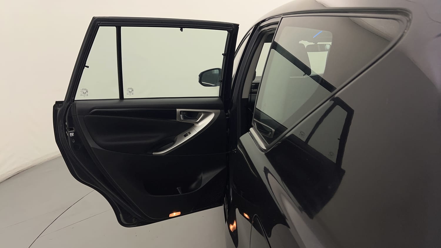2022 Toyota Innova Crysta 2.4  VX 8 STR-22