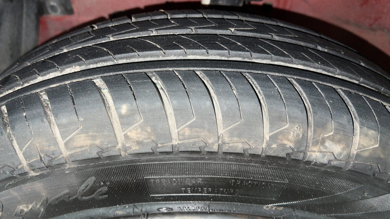 Used 2013 Maruti Suzuki Swift VXI Petrol Manual tyres LEFT FRONT TYRE TREAD VIEW