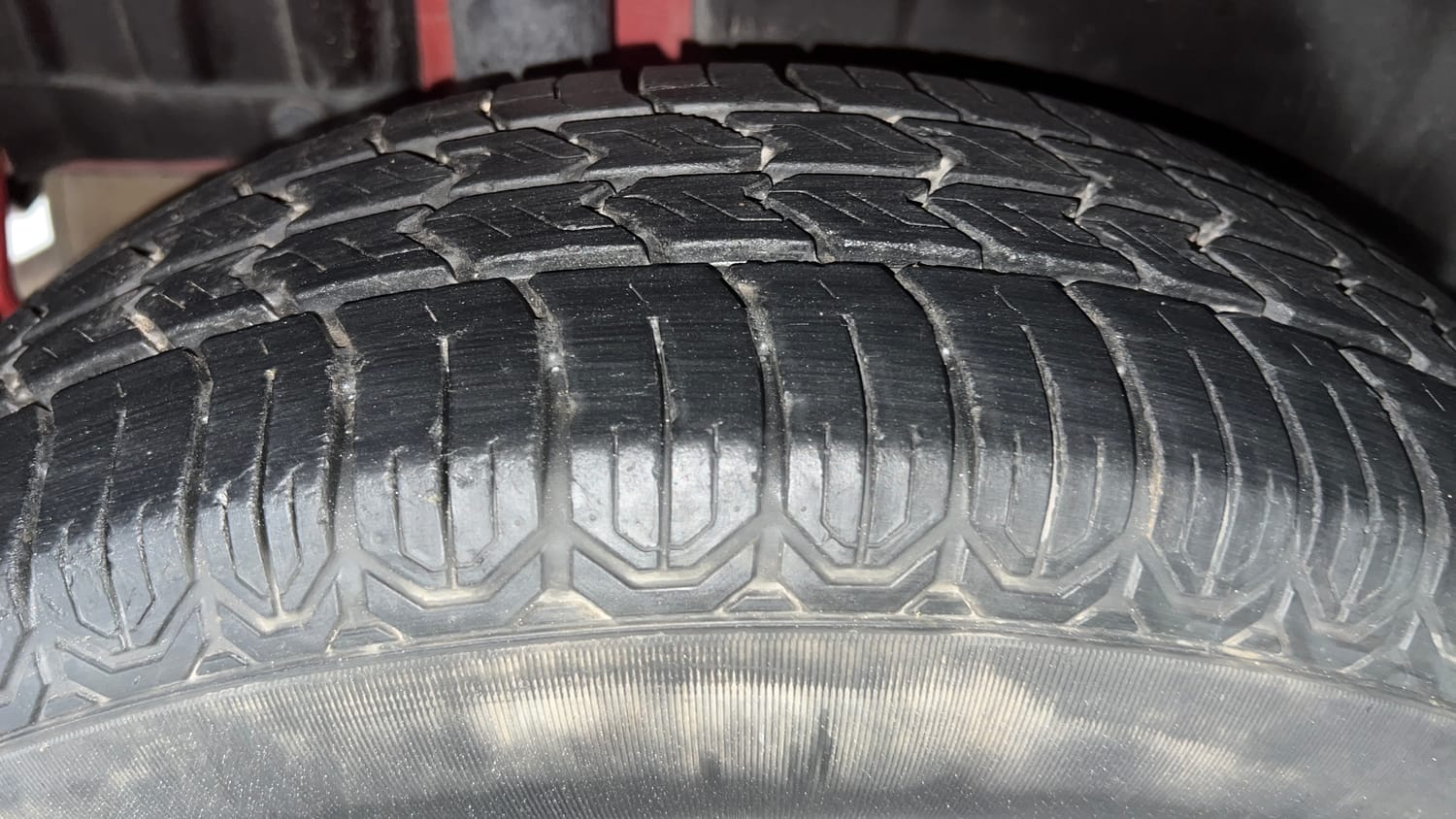 Used 2013 Maruti Suzuki Swift VXI Petrol Manual tyres RIGHT REAR TYRE TREAD VIEW