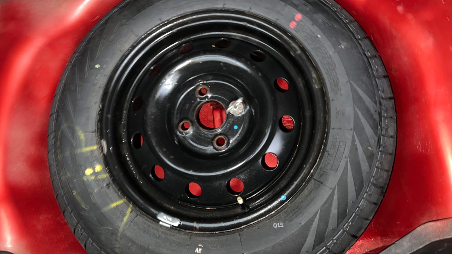 Used 2013 Maruti Suzuki Swift VXI Petrol Manual tyres SPARE TYRE VIEW