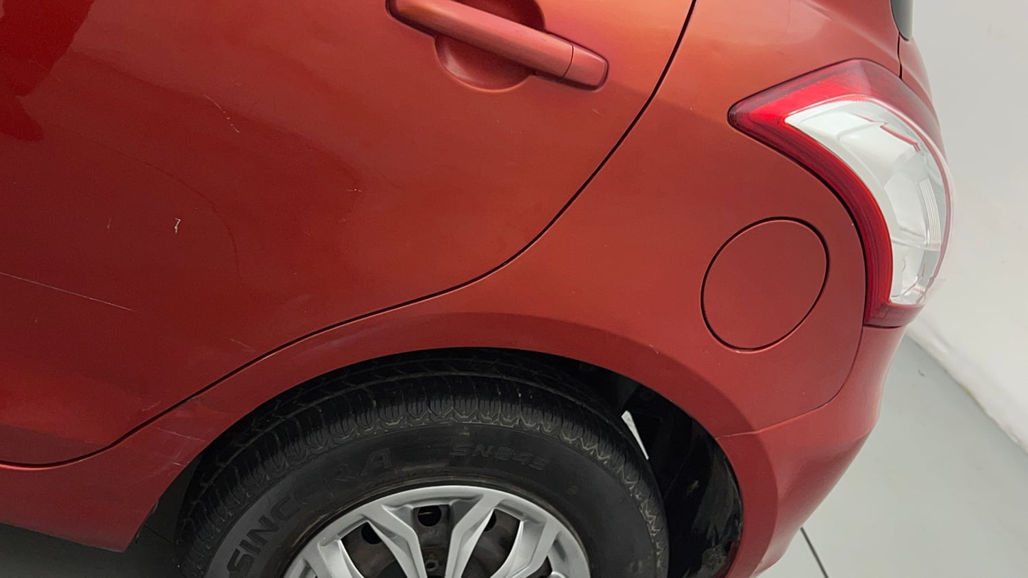 Used 2013 Maruti Suzuki Swift VXI Petrol Manual dents MINOR SCRATCH