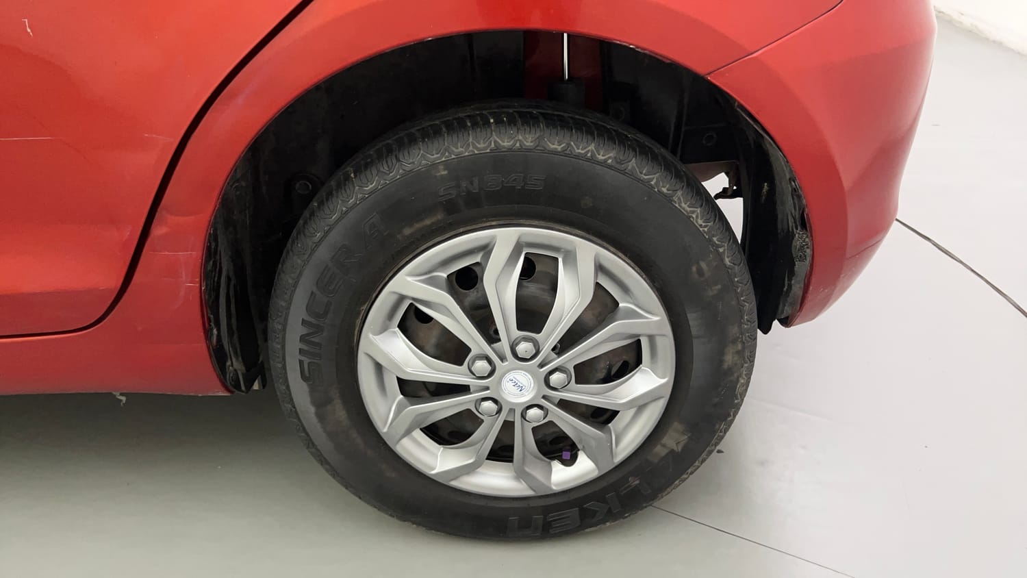Used 2013 Maruti Suzuki Swift VXI Petrol Manual tyres LEFT REAR TYRE RIM VIEW