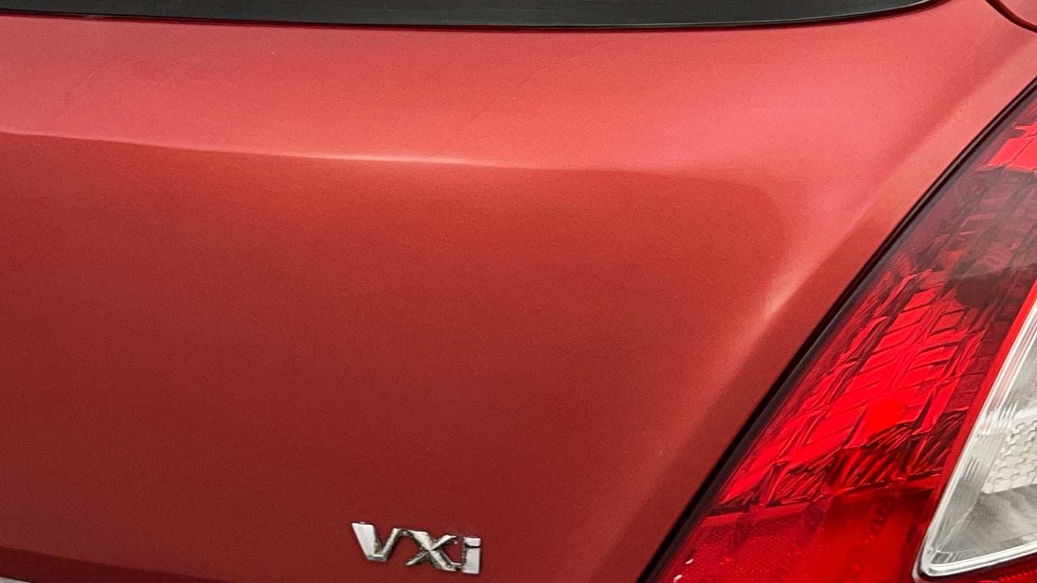 Used 2013 Maruti Suzuki Swift VXI Petrol Manual dents MINOR DENT