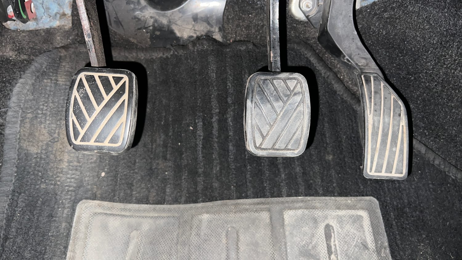 Used 2013 Maruti Suzuki Swift VXI Petrol Manual interior PEDALS VIEW
