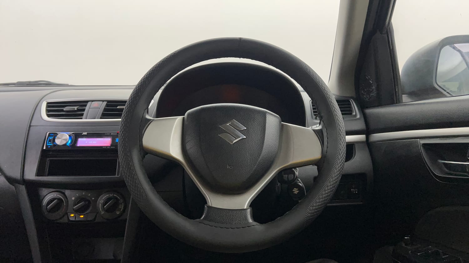 Used 2013 Maruti Suzuki Swift VXI Petrol Manual interior STEERING VIEW