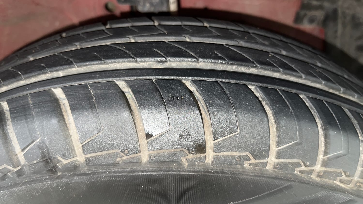 Used 2013 Maruti Suzuki Swift VXI Petrol Manual tyres RIGHT FRONT TYRE TREAD VIEW