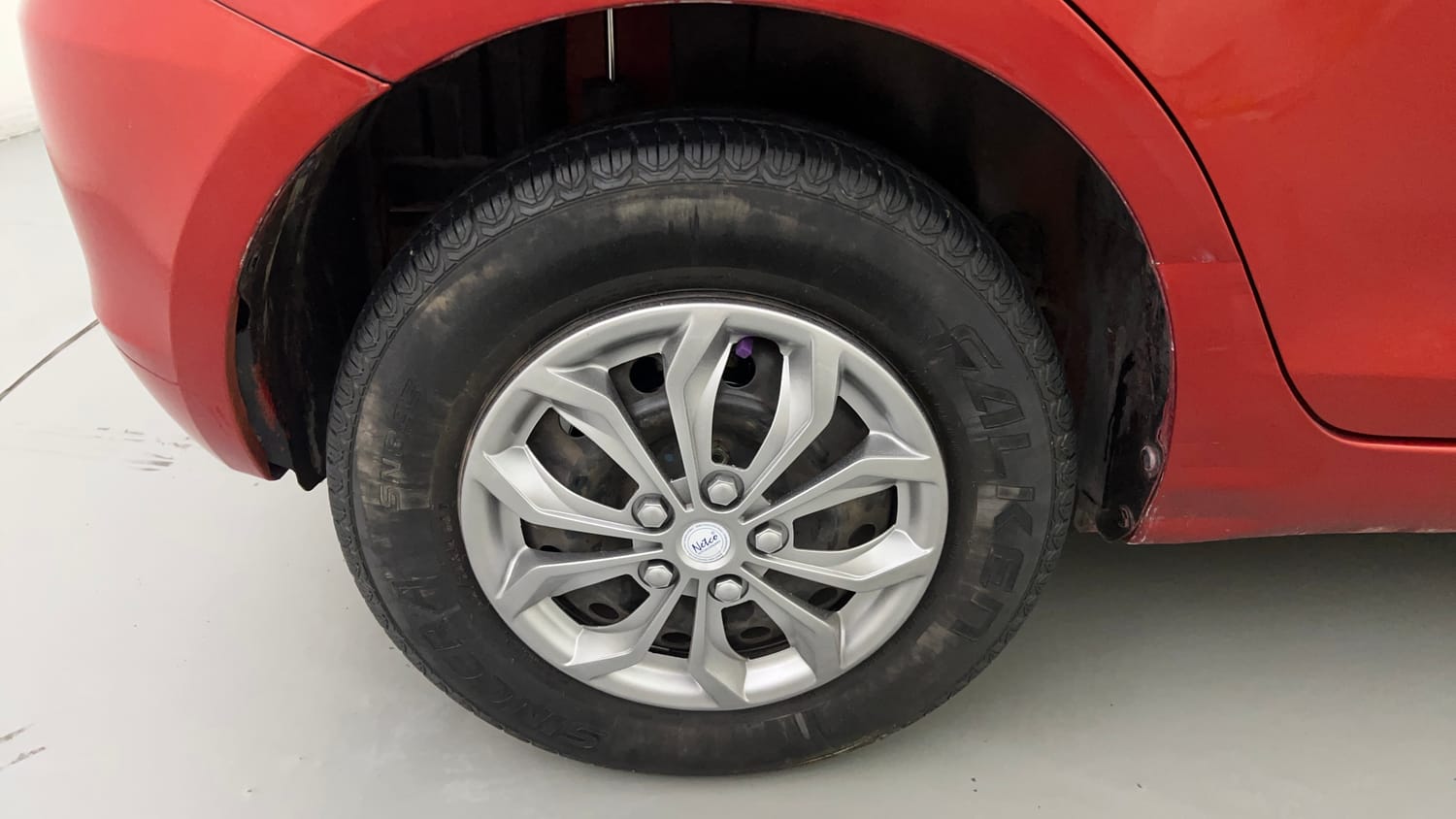 Used 2013 Maruti Suzuki Swift VXI Petrol Manual tyres RIGHT REAR TYRE RIM VIEW