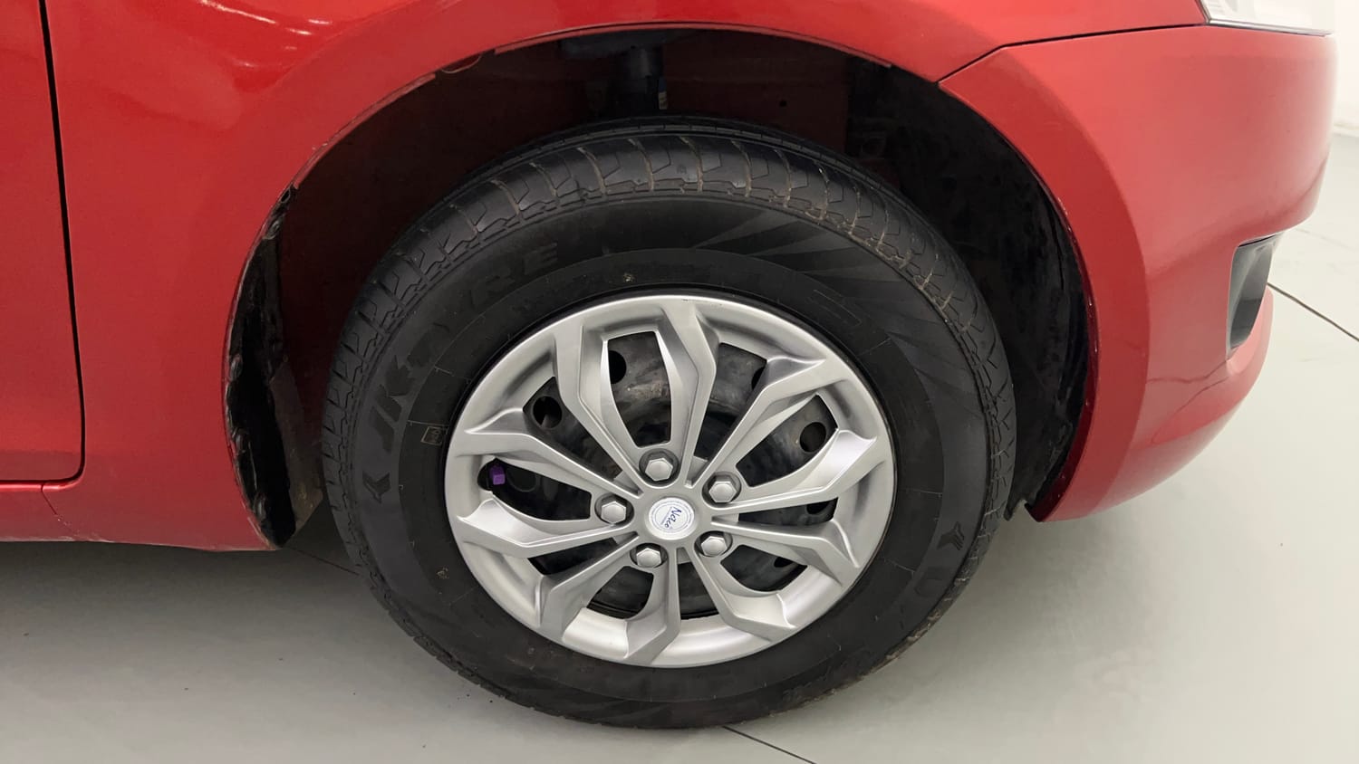 Used 2013 Maruti Suzuki Swift VXI Petrol Manual tyres RIGHT FRONT TYRE RIM VIEW