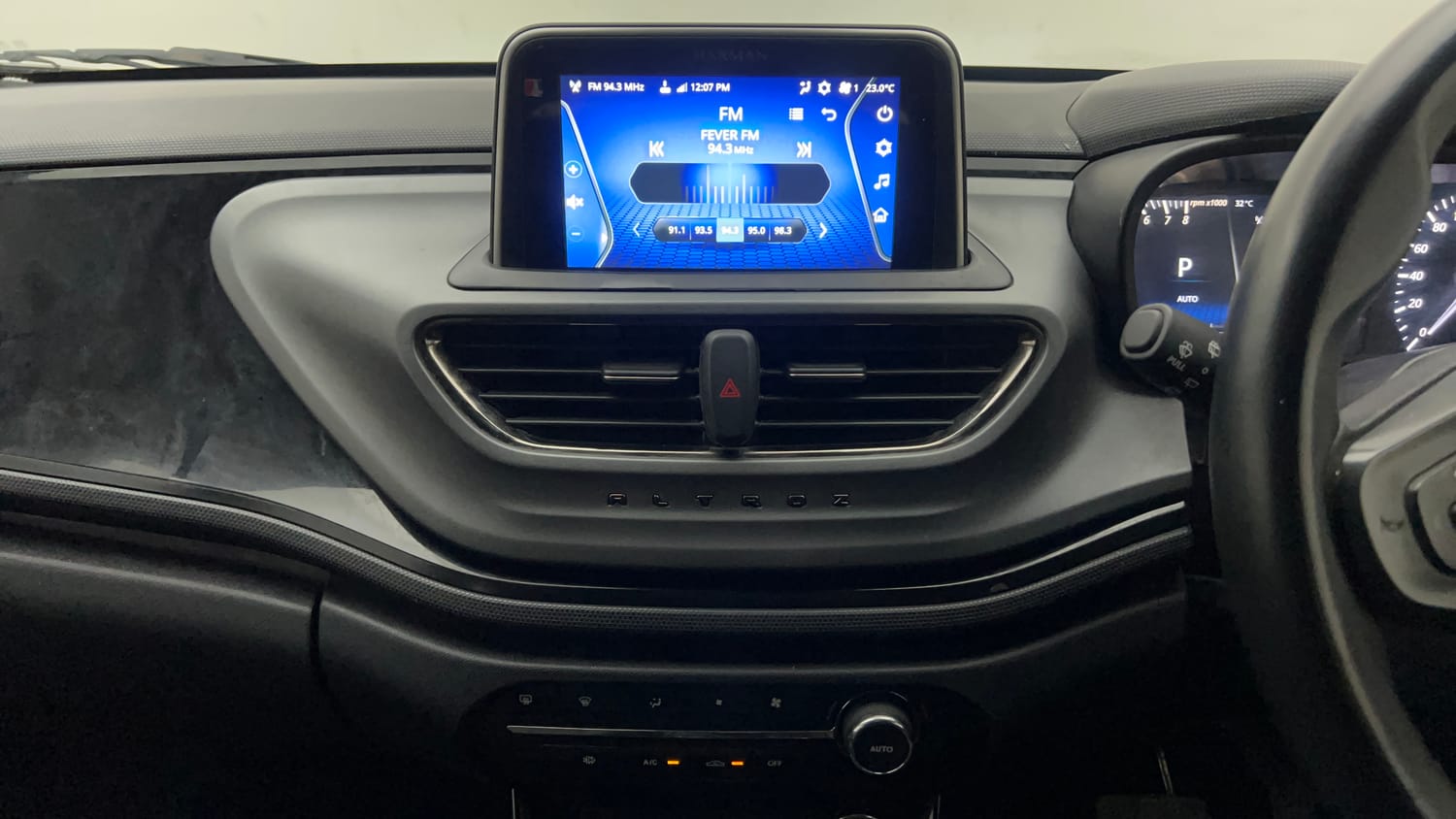 Used 2023 Tata Altroz XZA Plus Petrol Dark Edtion Petrol Automatic interior MUSIC SYSTEM & AC CONTROL VIEW