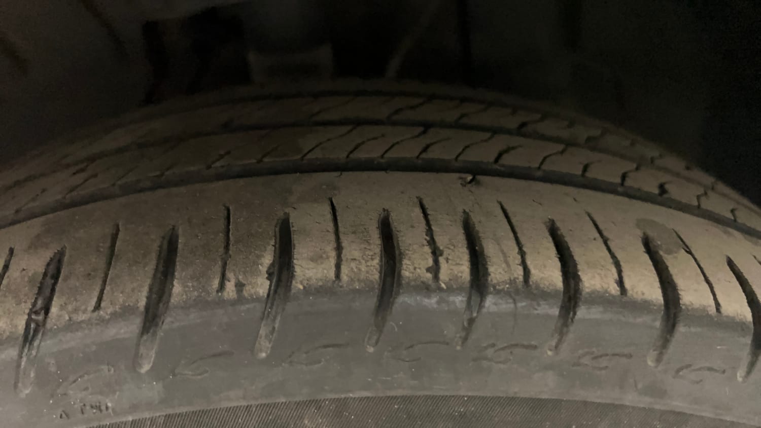 Used 2023 Tata Altroz XZA Plus Petrol Dark Edtion Petrol Automatic tyres LEFT FRONT TYRE TREAD VIEW
