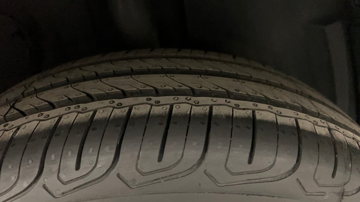 Used 2023 Tata Altroz XZA Plus Petrol Dark Edtion Petrol Automatic tyres LEFT REAR TYRE TREAD VIEW