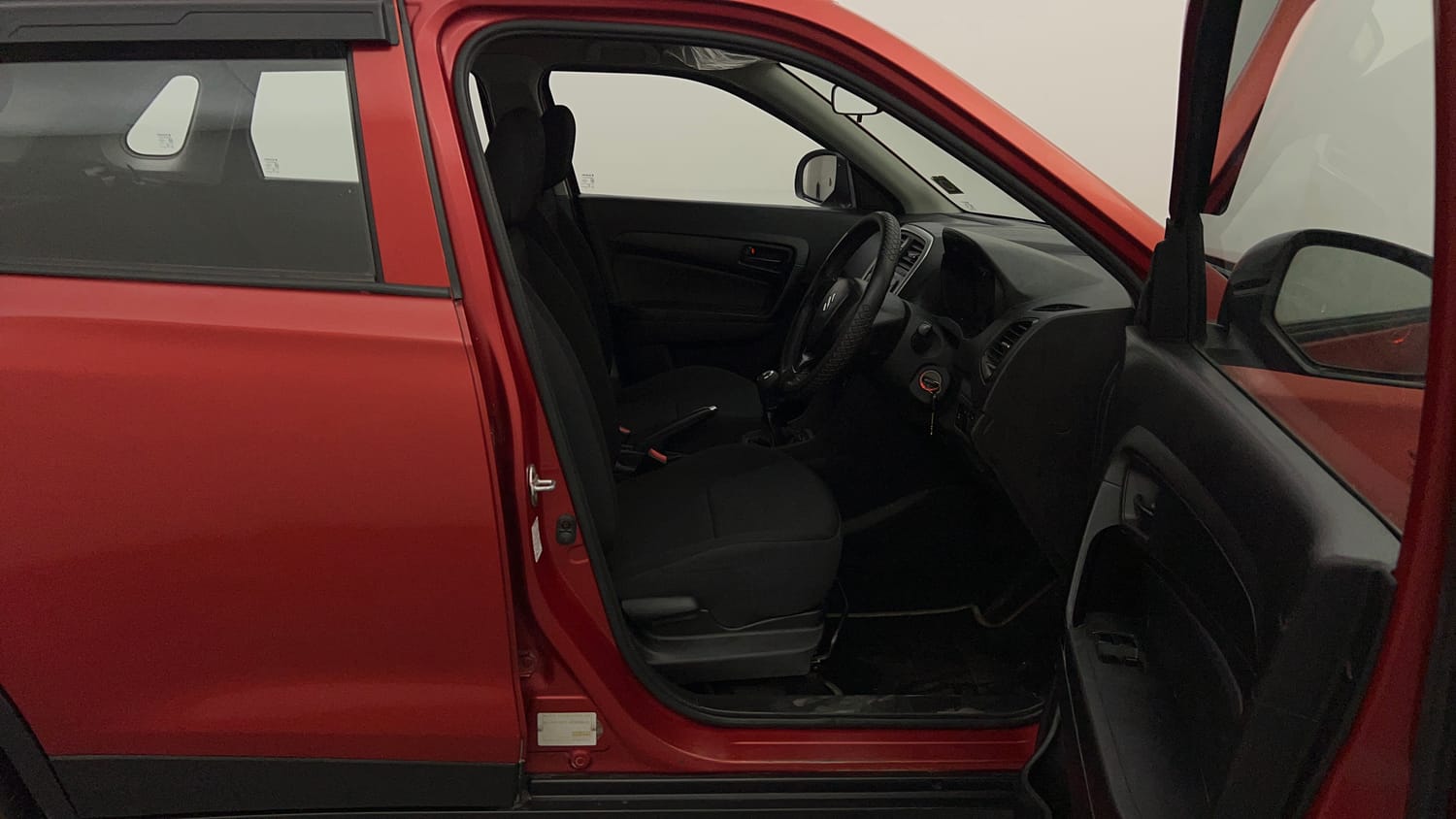 Used 2018 Maruti Suzuki Vitara Brezza [2016-2020] LDi Diesel Manual interior RIGHT SIDE FRONT DOOR CABIN VIEW
