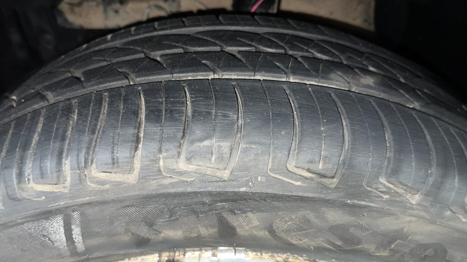 Used 2018 Maruti Suzuki Vitara Brezza [2016-2020] LDi Diesel Manual tyres LEFT FRONT TYRE TREAD VIEW